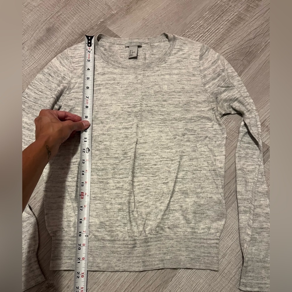 H&M marked lightweight sweater size S - Picture 3 of 7